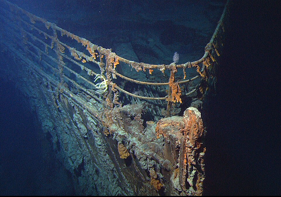 Il relitto del Titanic fotografato nel 2004: la prua sul fondale dell'Atlantico